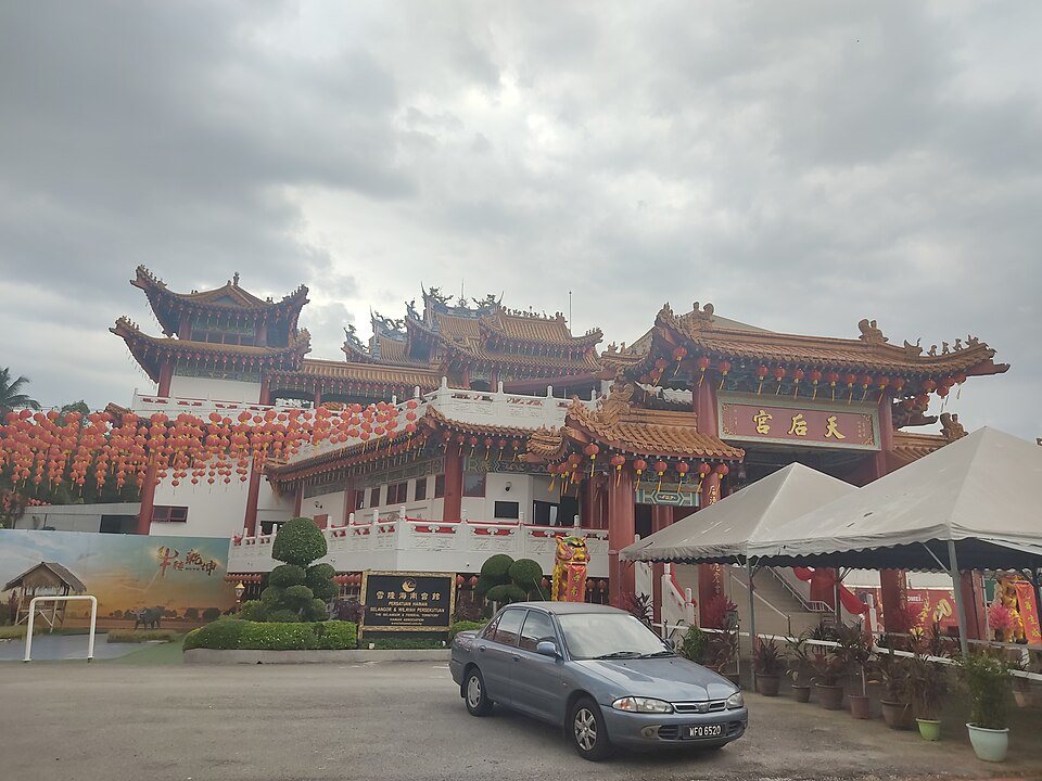 The decorated roofline and entrance of Thean Hou Temple.