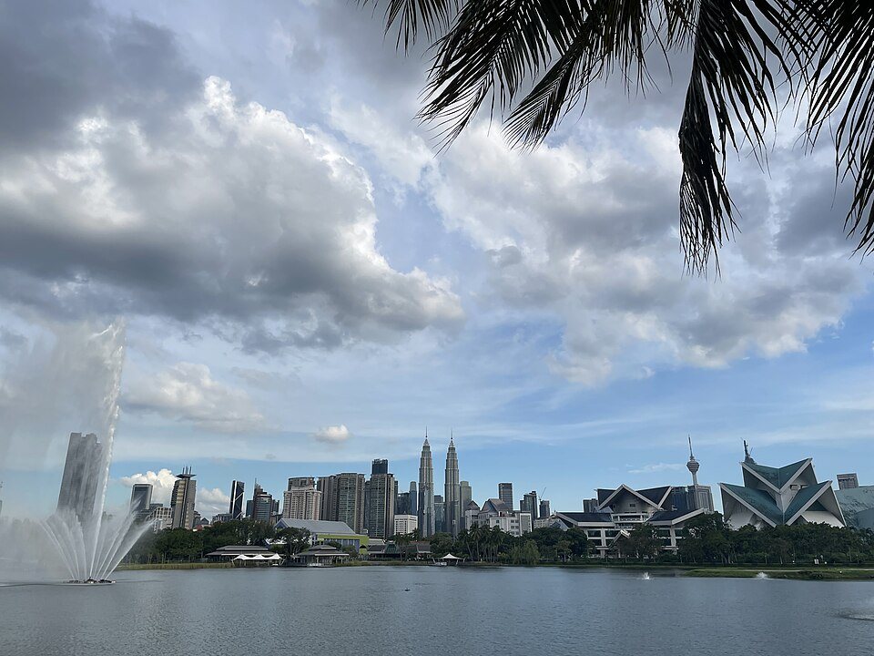 Titiwangsa Lake with its fountain and the Kuala Lumpur skyline.
